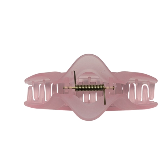 🍁 3/$15 Boutique Triangle Claw Hair Clip - Picture 5 of 6